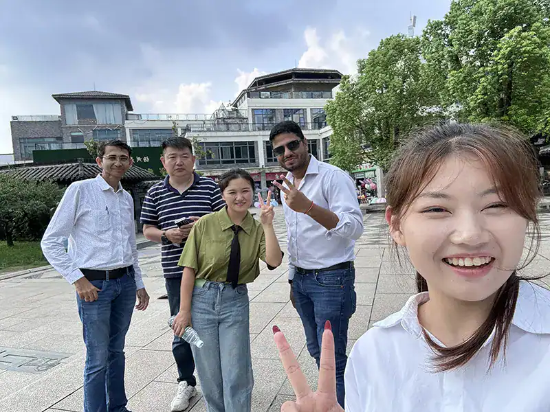 Indian Agents Visit Jiangsu Zhaosheng Glass Technology Co. Ltd. Factory